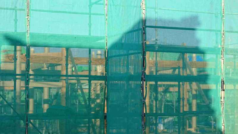 高空作业设备设施应满足安全使用要求，包括但不限于以下方面：